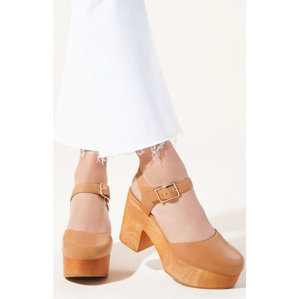 Charlotte Stone Sal Ankle Strap Clog | Tan Leather | Size 7